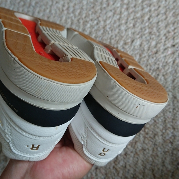 On Women's The Roger Centre Court Sneakers size 8 - Picture 7 of 15